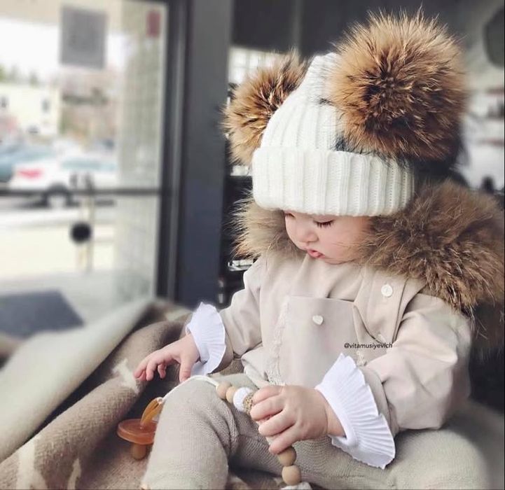 Шапка с две пухчета/ Дамска/ Детска