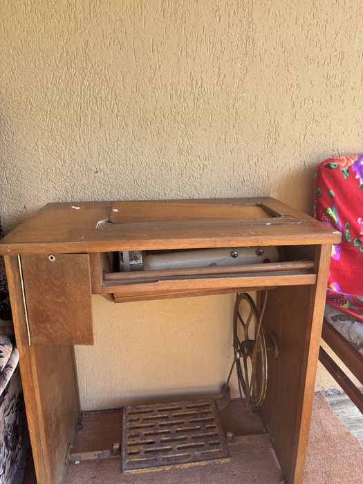 Masina de cusut Singer