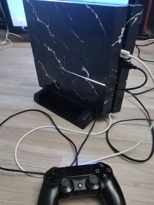 Продам playstation 4 фат