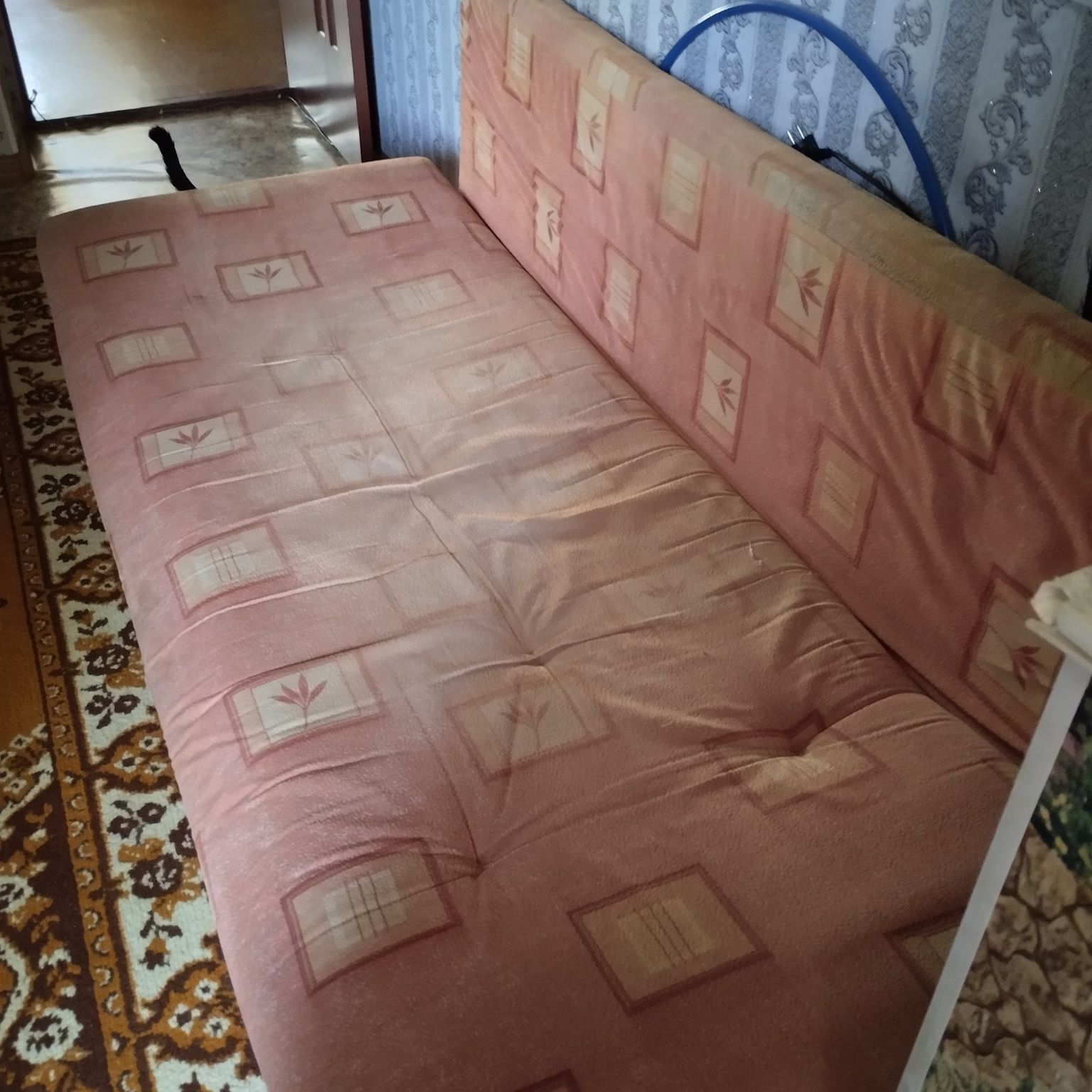 Продается  тахта.