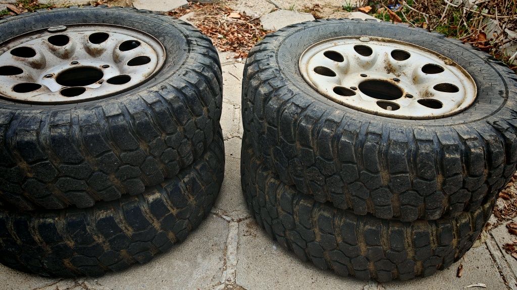 Гуми с джанти за сузуки витара 215/75/15