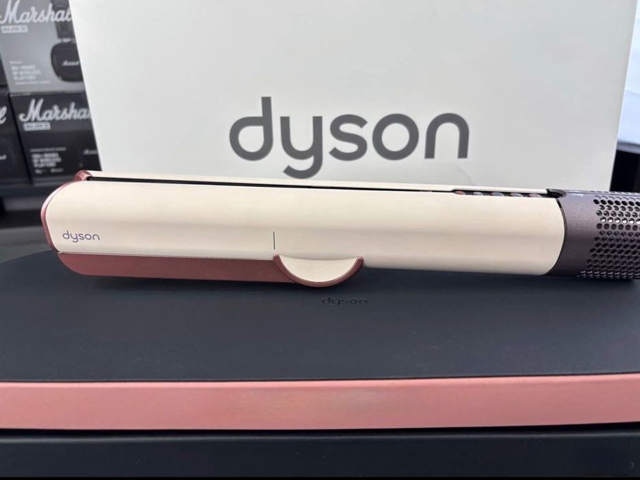 Продам Новый Dyson Выпрямитель Фен Airstrait + Пакет и расчески Дайсон