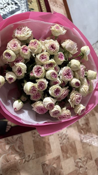 Роза букет кустовых роз