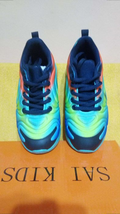 Нови маратонки за момиче