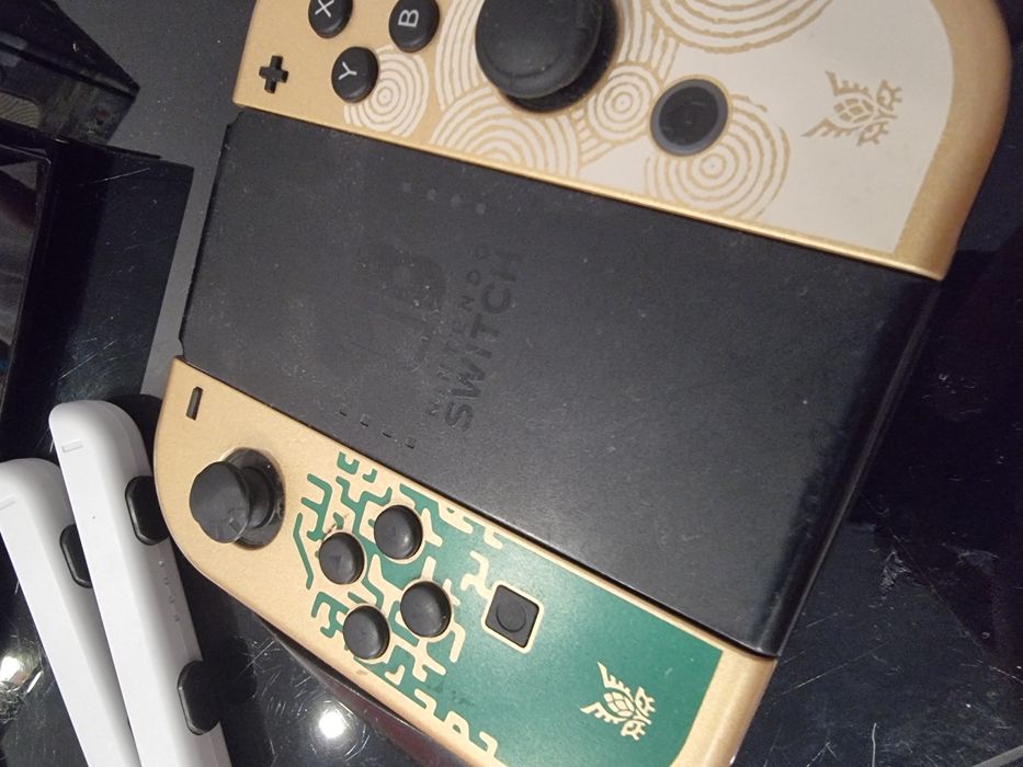 Consola Nintendo Switch OLED Zelda Tears of the Kingdom Edition + joc