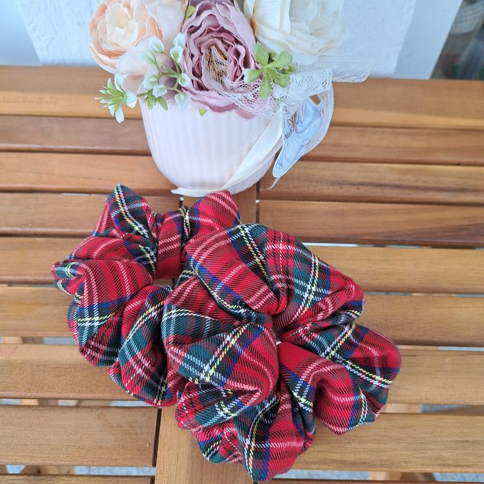 Аксесоари за коса в каре