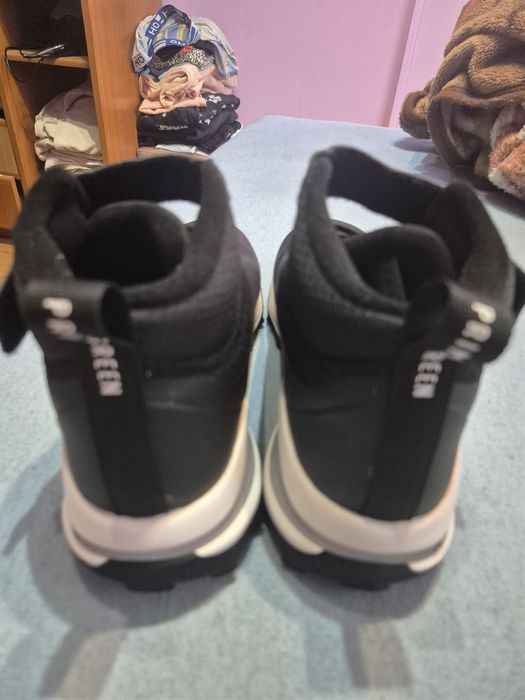 Vând ghete sport firma adidas