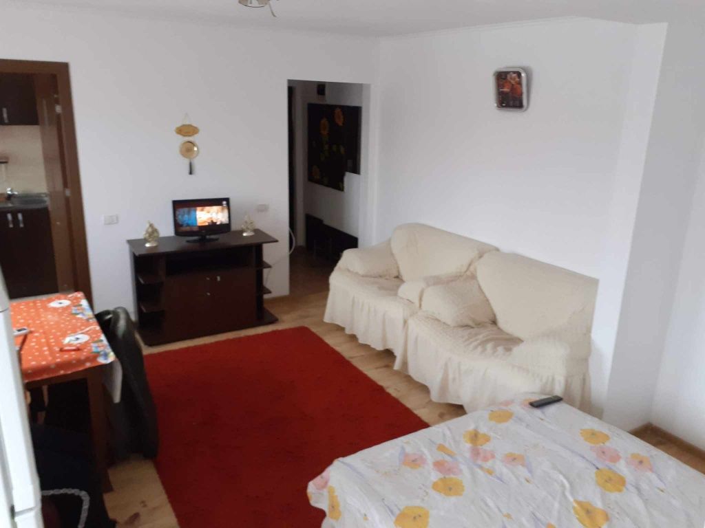 Închiriez apartament