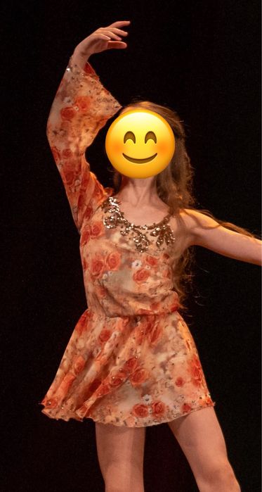 Costum de balet dans liric contemporan