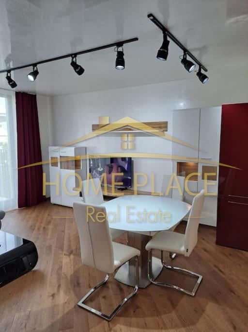 Тристаен обзаведен апартамент за продажба в ж.к. Чайка.