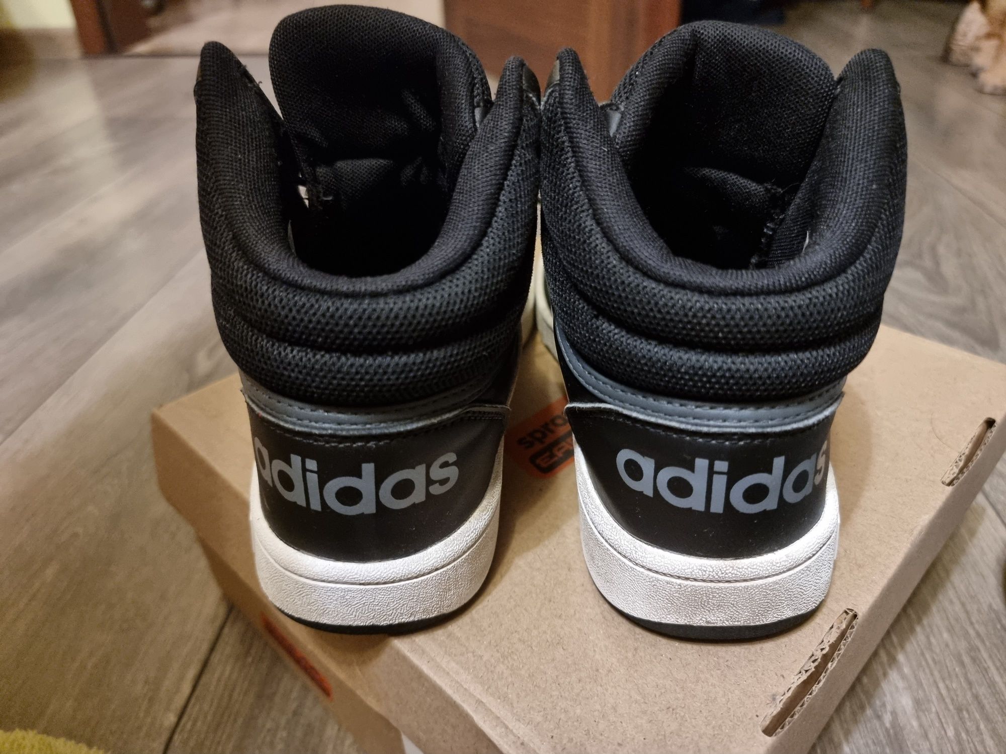 Кецове    Adidas