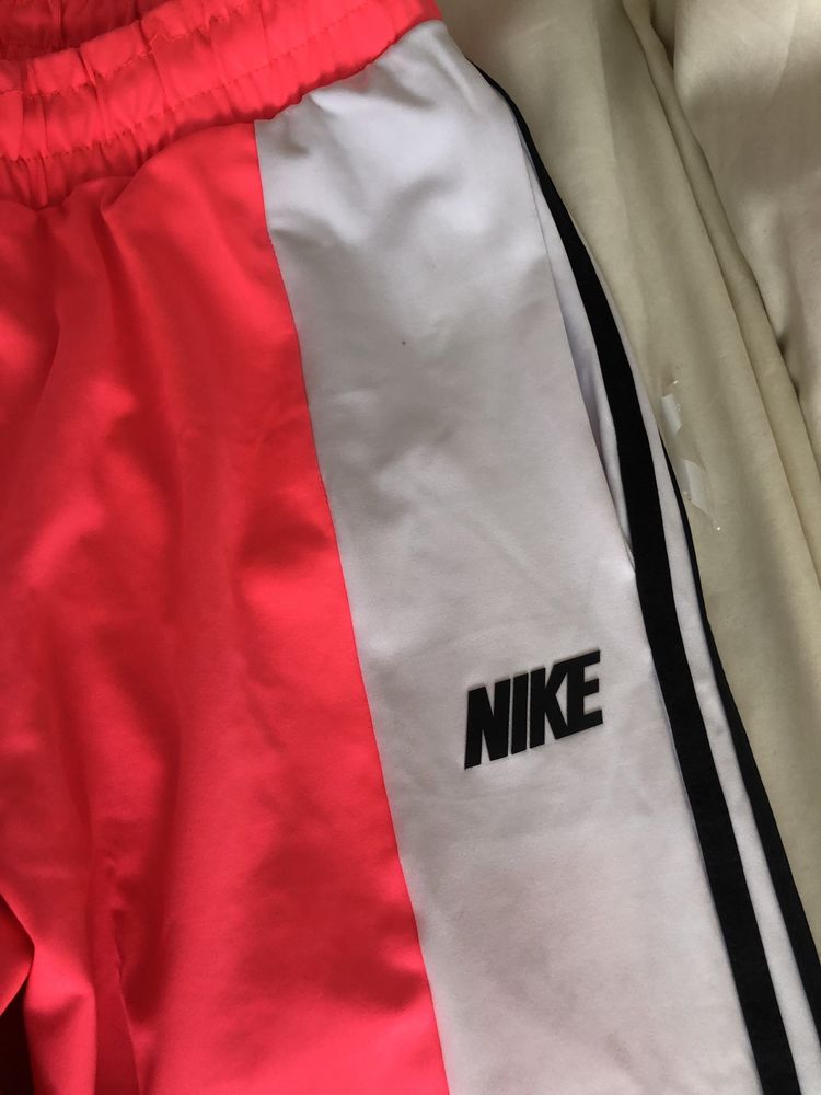 Продавам  анцунг NIKE
