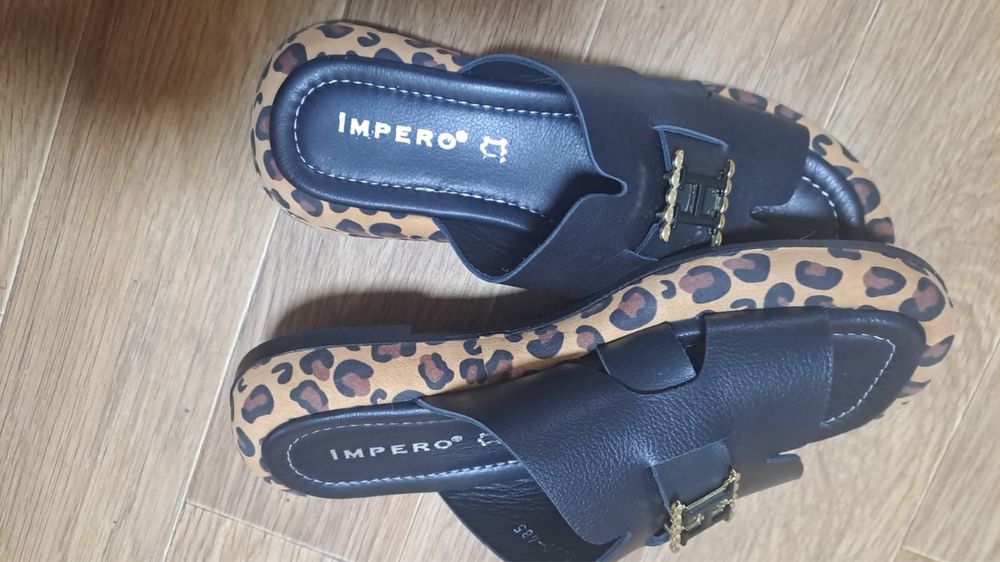 Продам новые шлепки кожа турция