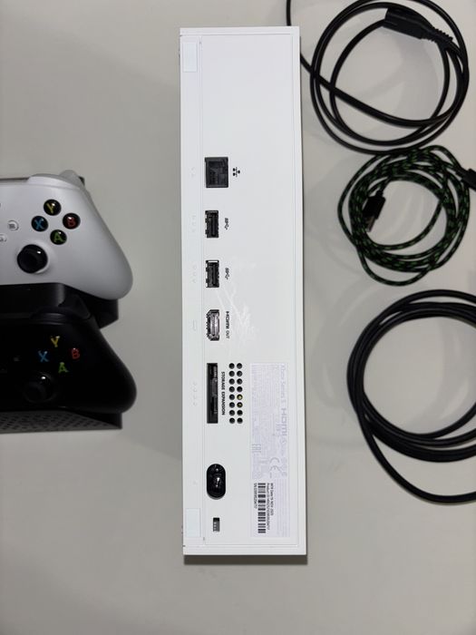 Xbox series S 512 GB + extra controller și dock de încărcare