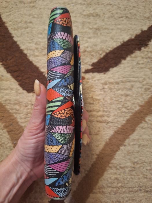 Дамско портмоне Guess и лилав крокс и друго