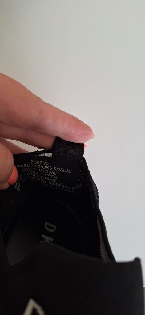 DKNY  оригинални маратонки N39/UK5.5-25см