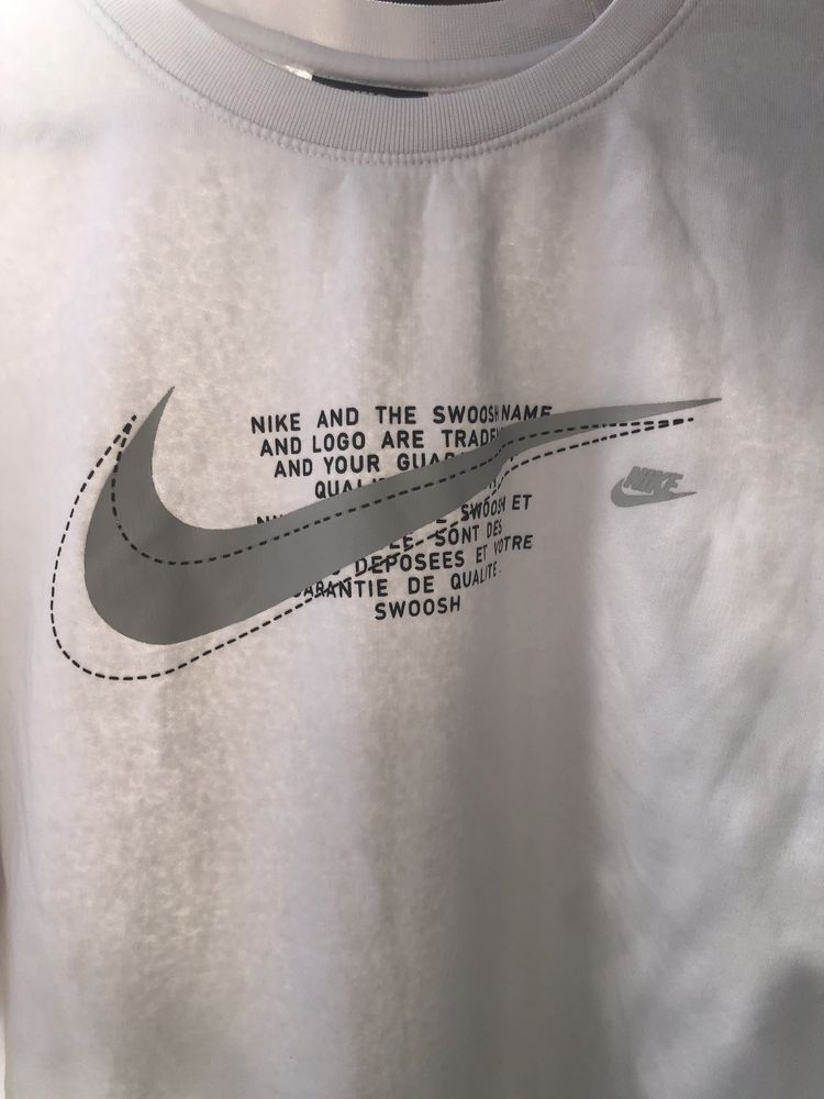 Nike ново и оригинално горнище L