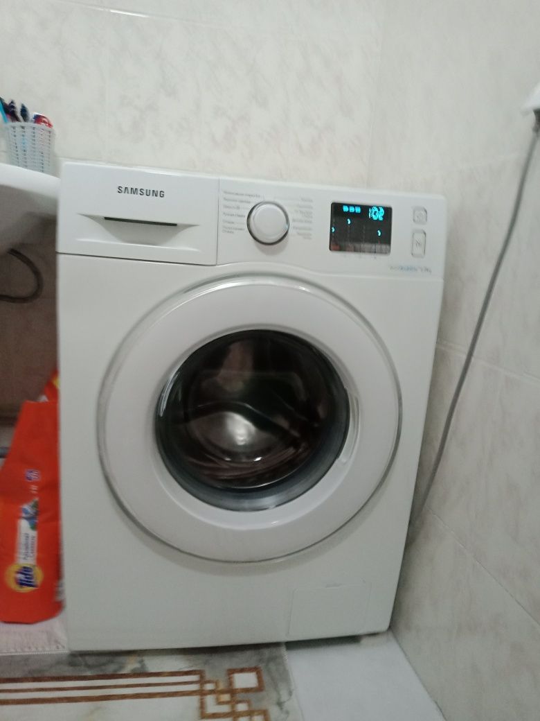 Продам стиральную машину Samsung.6 кг.