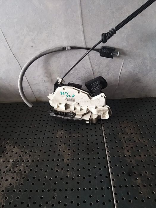 Broasca usa stanga fata skoda yeti 5l 5k1837015b