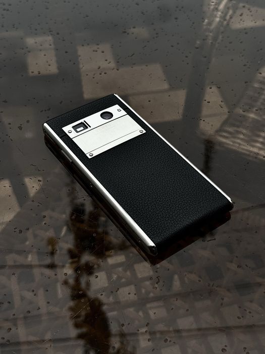 В наличии телефон VERU