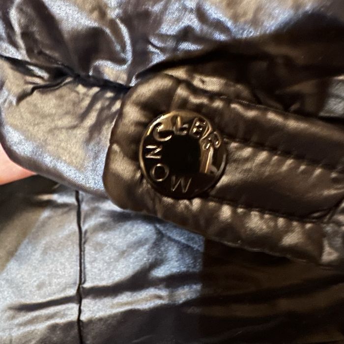 Moncler размер L чисто ново яке