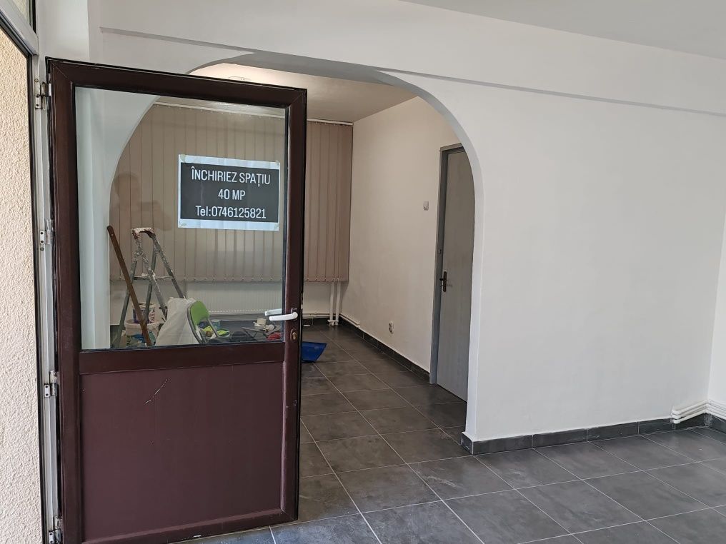 Închiriez spațiu comercial stradal