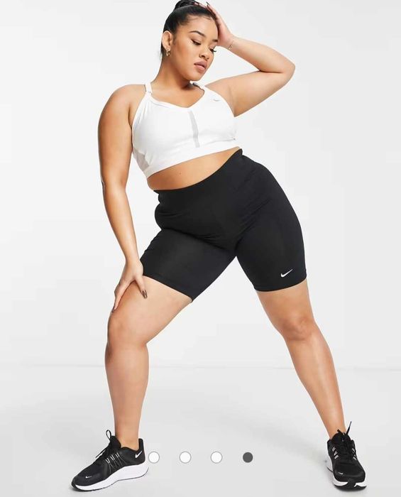 Оригинално ново спортно бюстие Nike