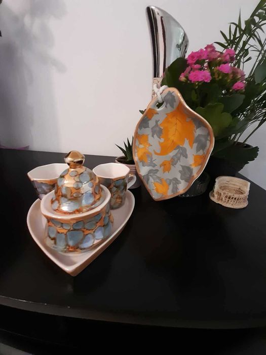 Порцеланов комплект за двама и декор за стена