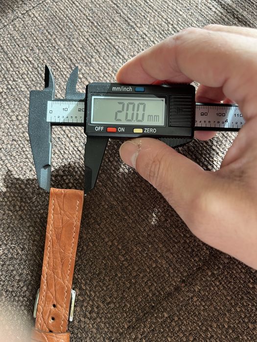 Curea pentru ceas din piele de crocodil lucrata in totalitate manual