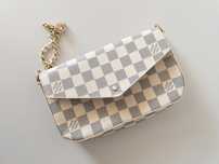 Poșetă Louis Vuitton