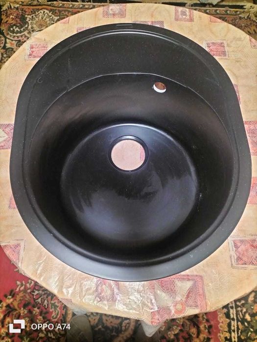 Продам кухонную мойку.