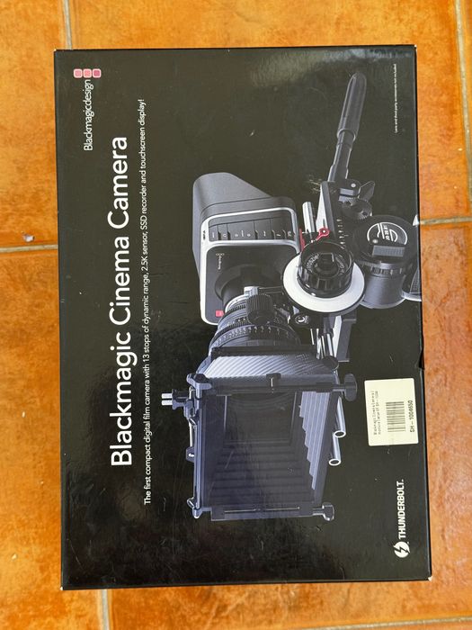 Vând Blackmagic Cinema Camera 2.5k la cutie