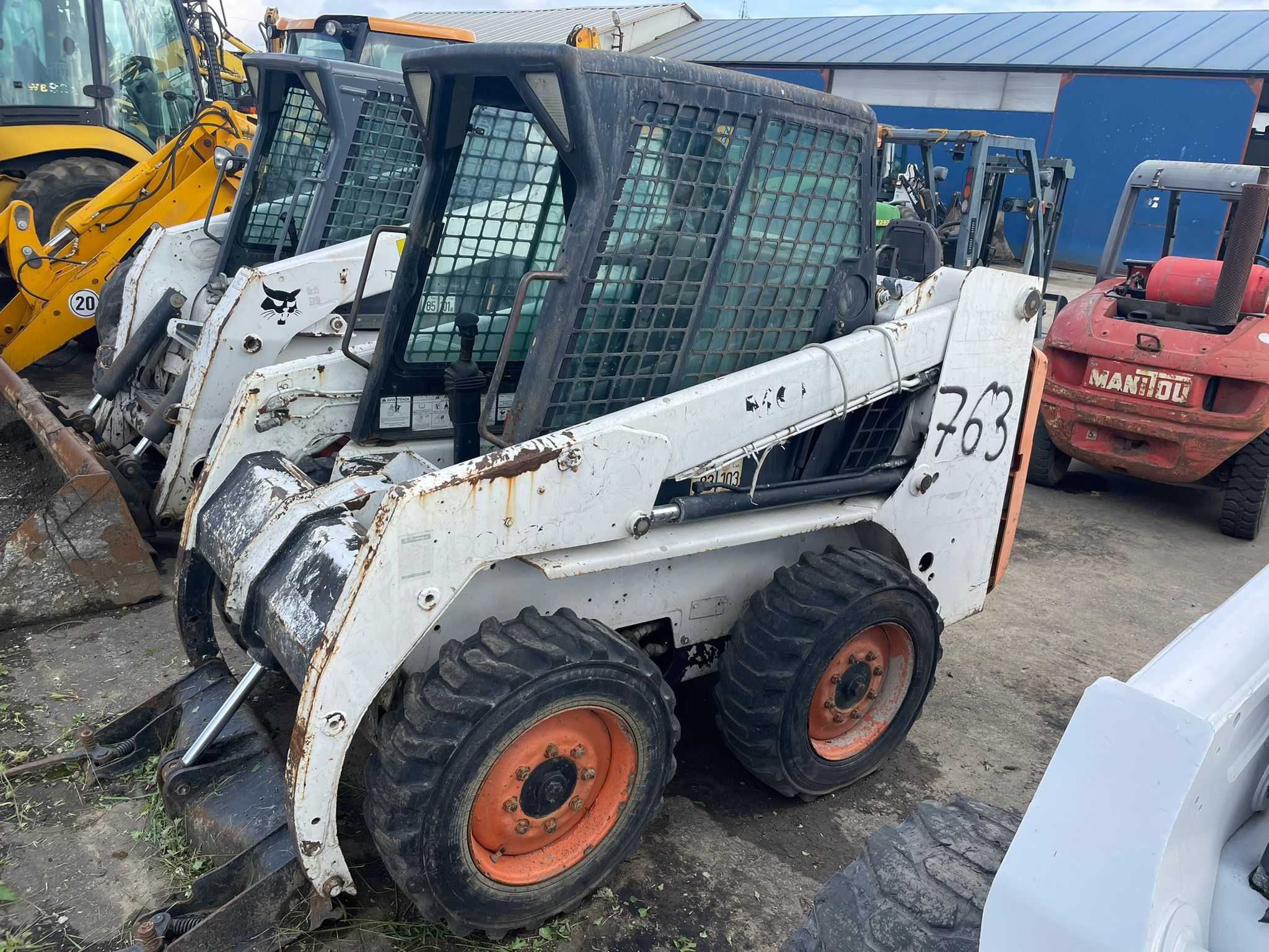 Dezmembrez bobcat 763