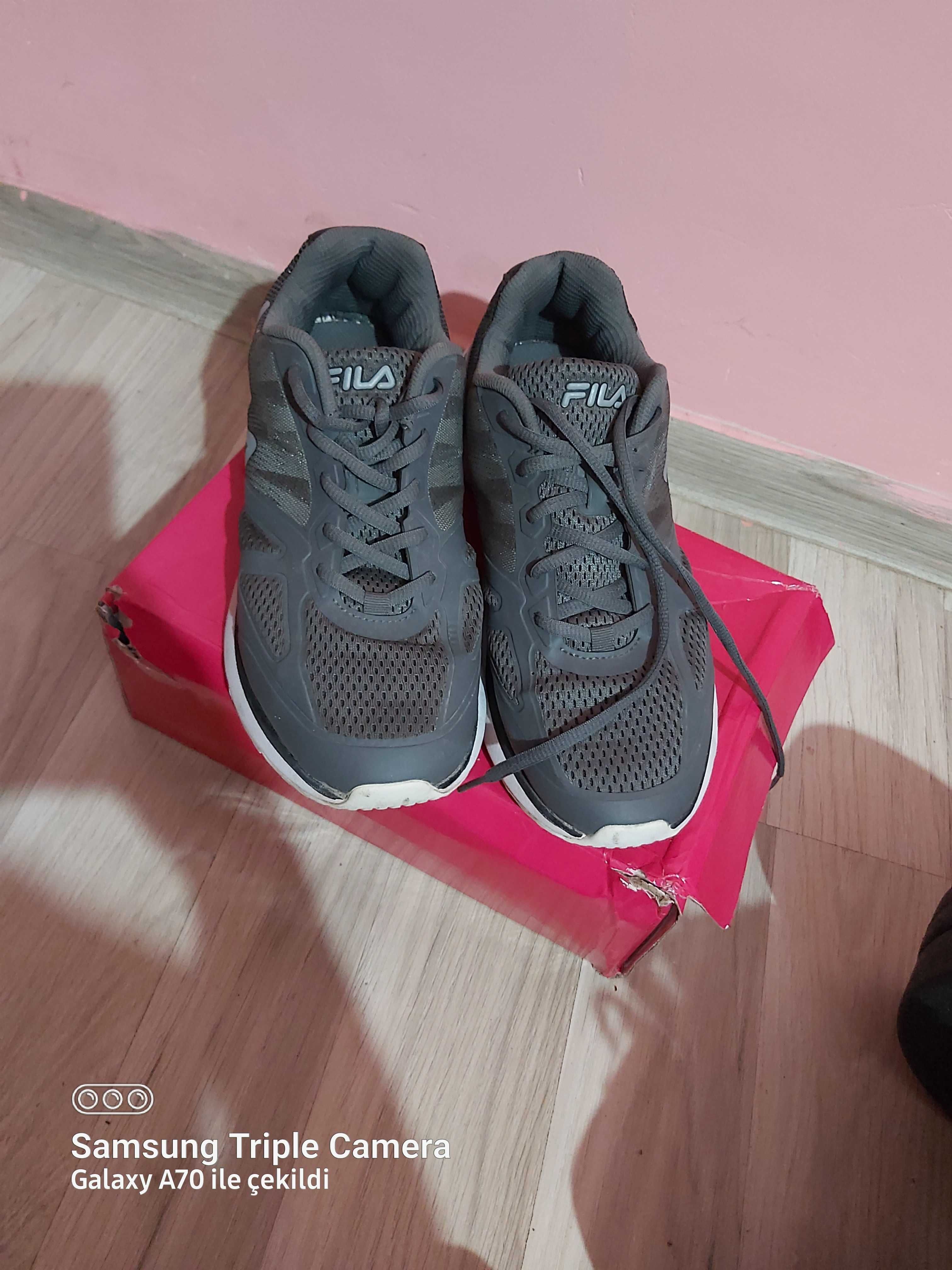 Мъжки моратонки на  марка Fila 42 номера