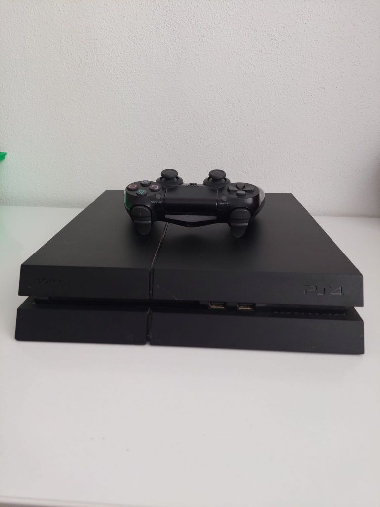 Vand playstation 4 + manetă