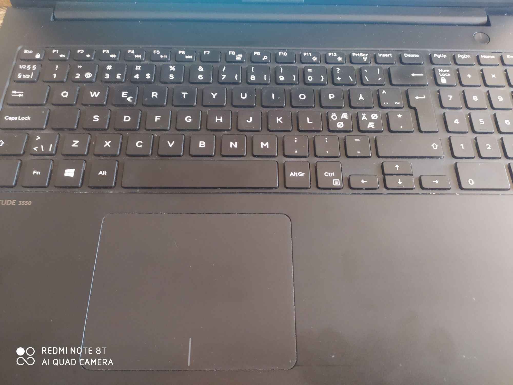 Лаптоп Dell Latitude E3550