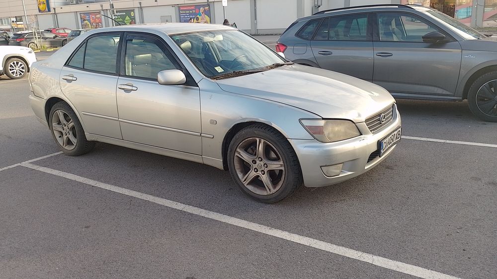 Lexus IS200 2.0 155 к.с.