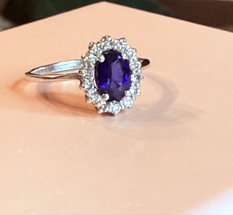 Дамски пръстен бяло злато , брилянти и сапфир