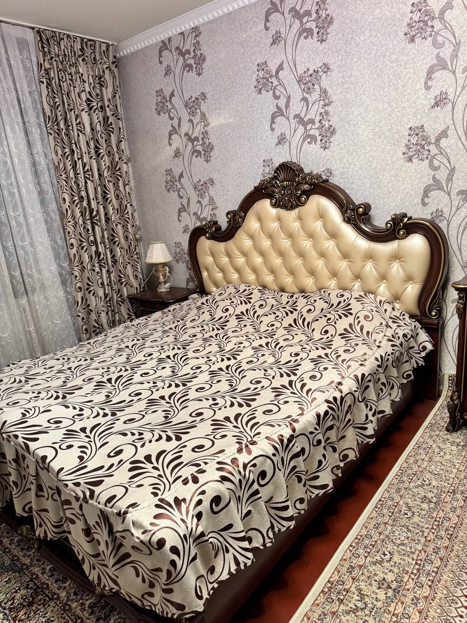 Кровать.Шкаф камот и честор. Пуфик . 2 дона подстветилник