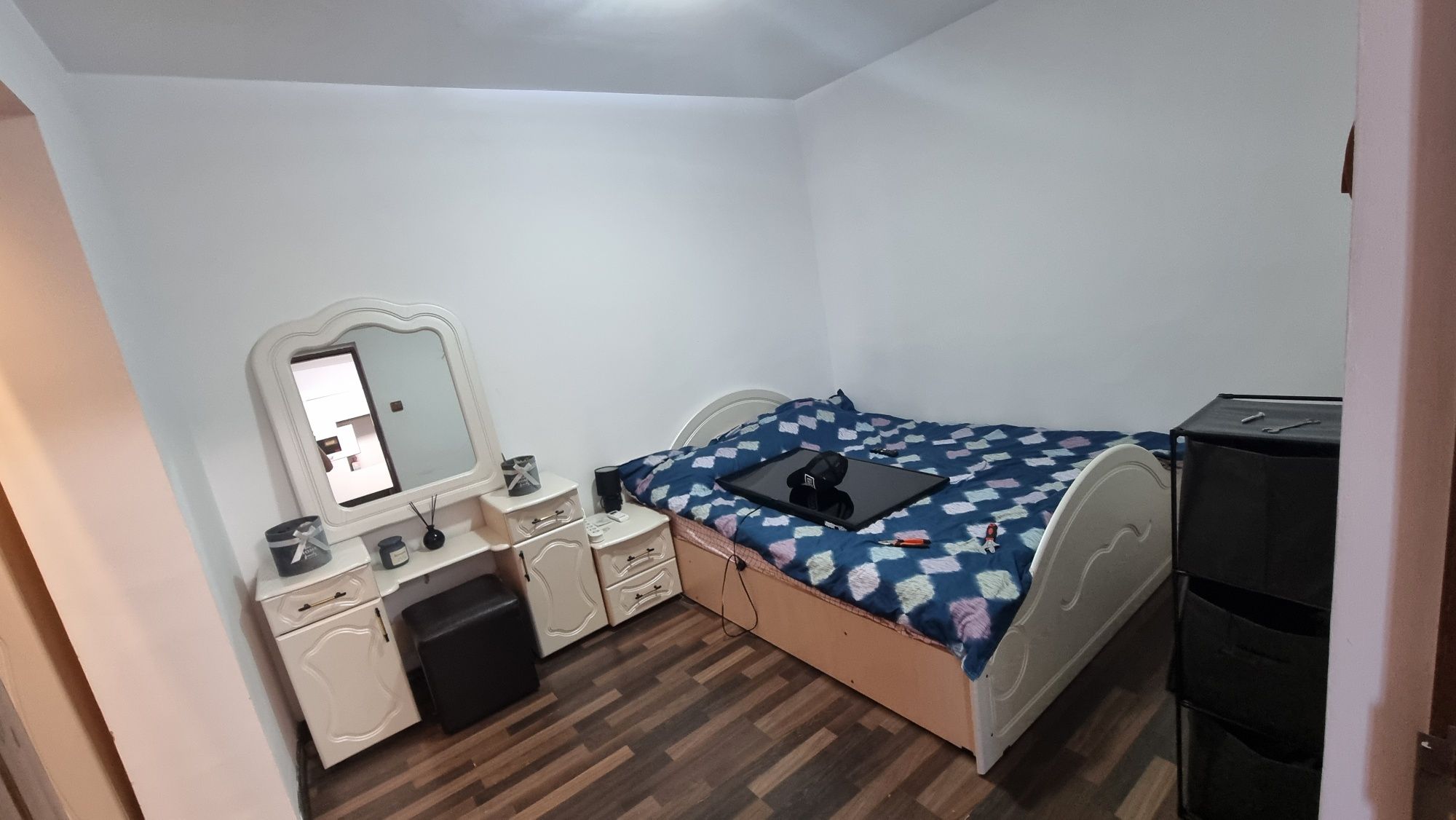 Închiriez  apartament pe termen lung