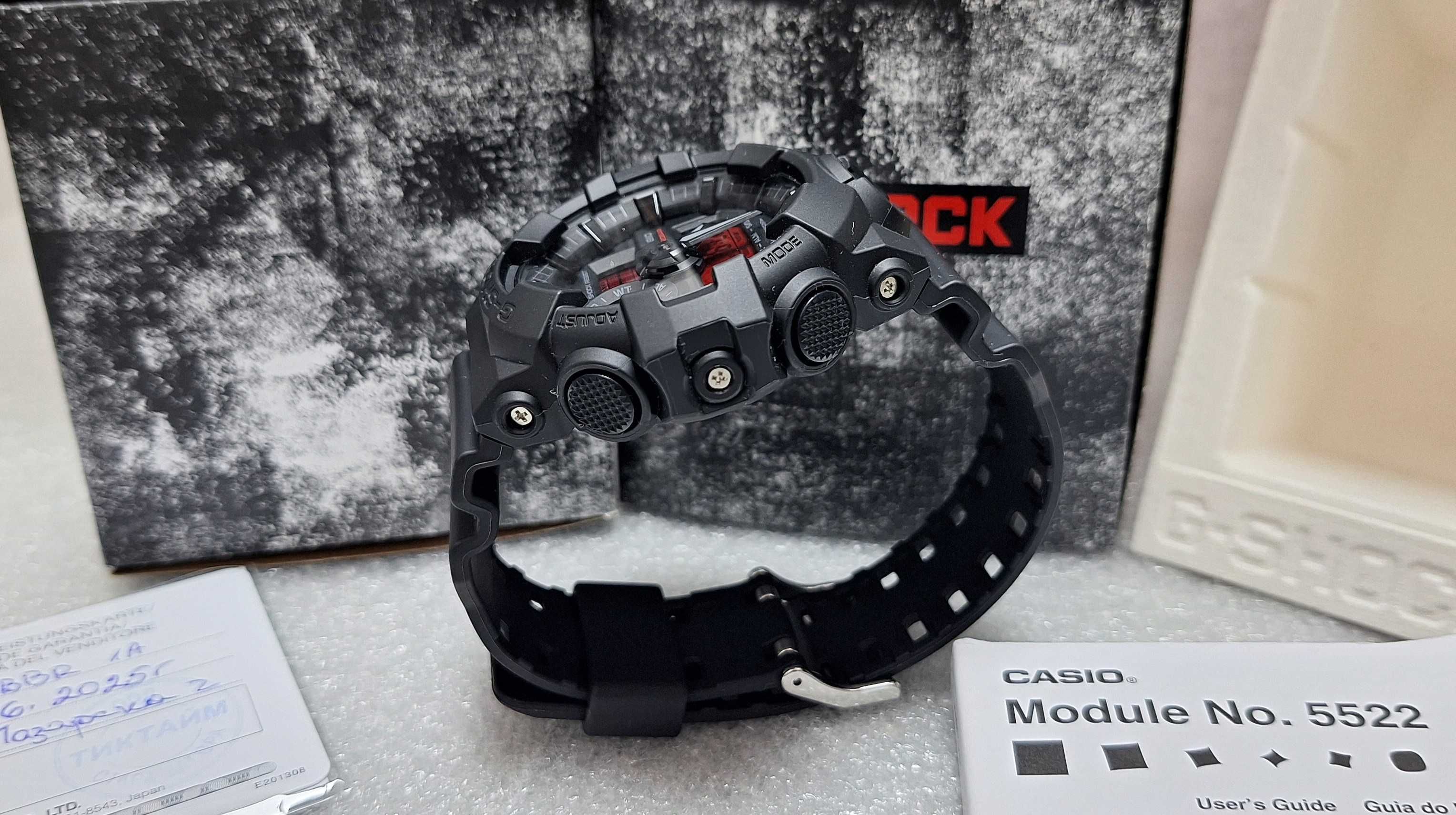 НОВ! 2 год. Гаранция! Мъжки часовник Casio G-Shock GA-700BBR-1A