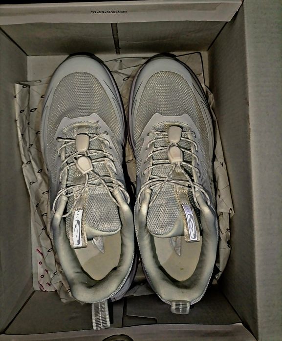 Продам кроссовки