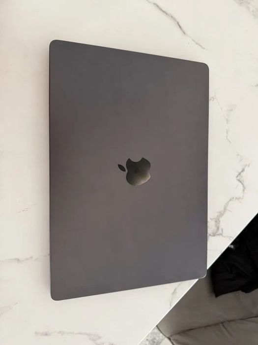 Macbook pro M3 неразличим от нов!