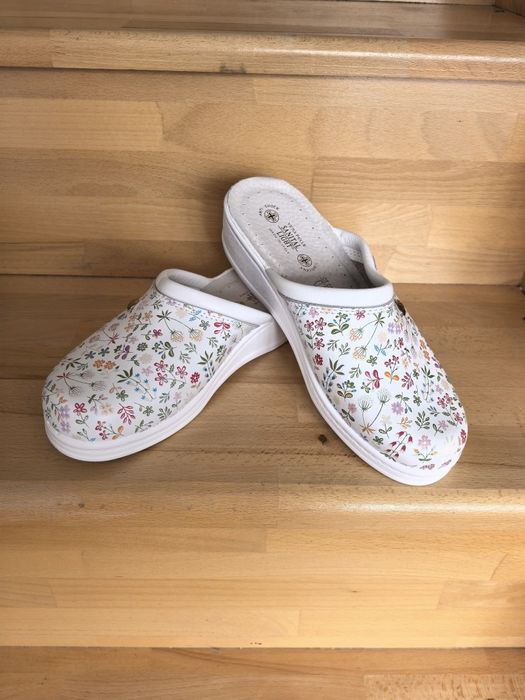 Saboți medicali diverse mărimi, piele naturala