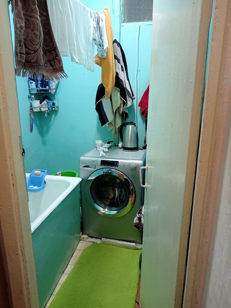 Yunusobod 11 kv 240 maktab yonida 2*3/4/4 uy srochna sotiladi
