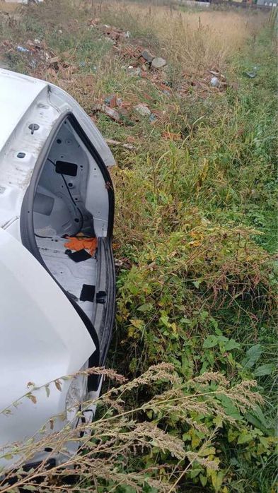 Vand piese caroserie dacia duster hjd plafon aripa spate stlp lonjeron