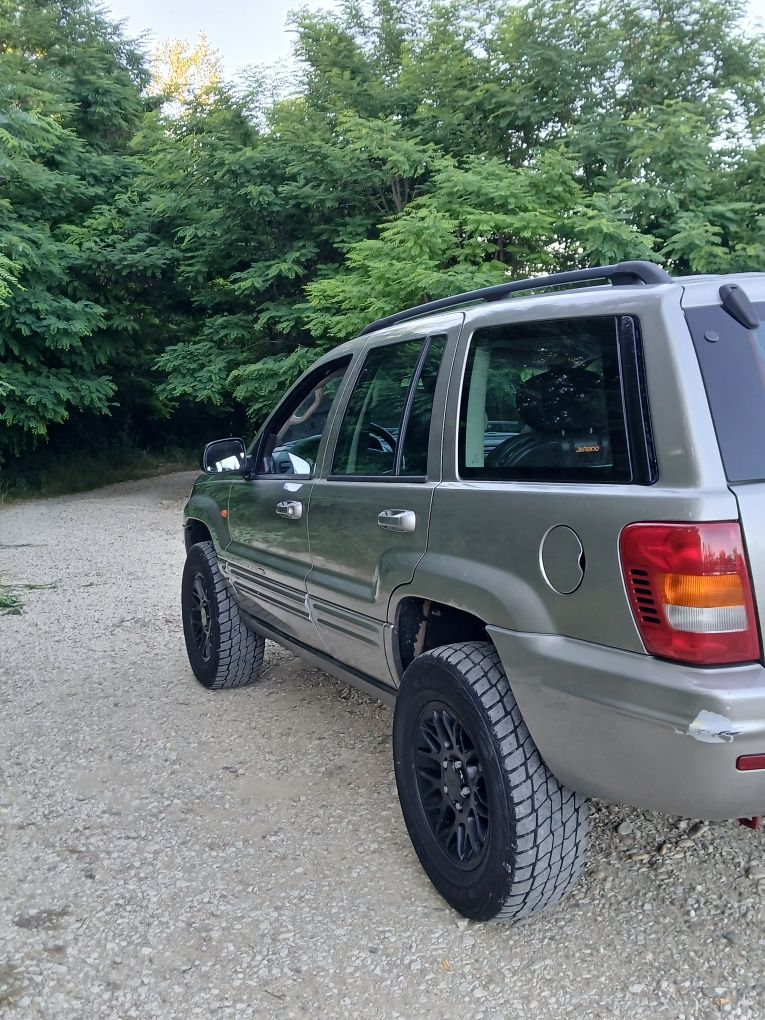 Vând  jeep grand cherokee wj