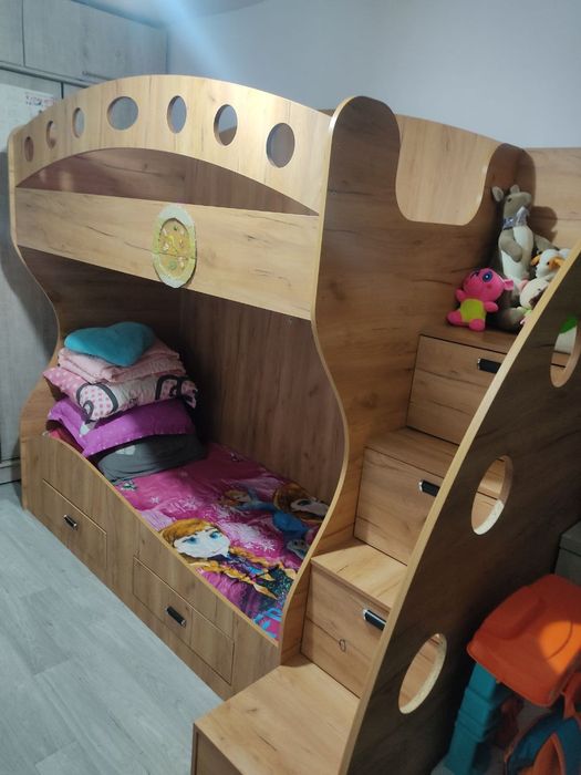 Продам 2х ярусную кровать, почти новая. В идеальном состоянии