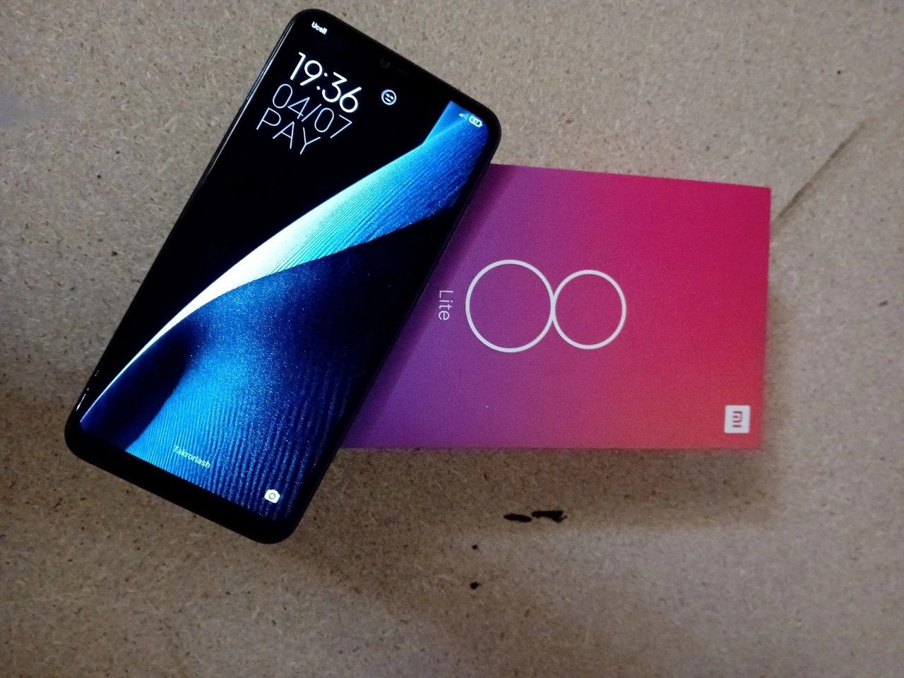 Mi 8 lite obmenga beriladi
