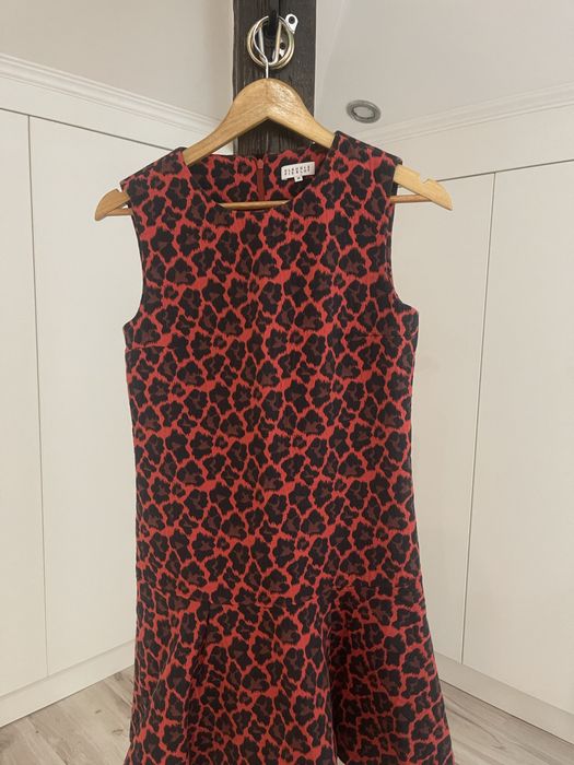 Лот рокли в червено